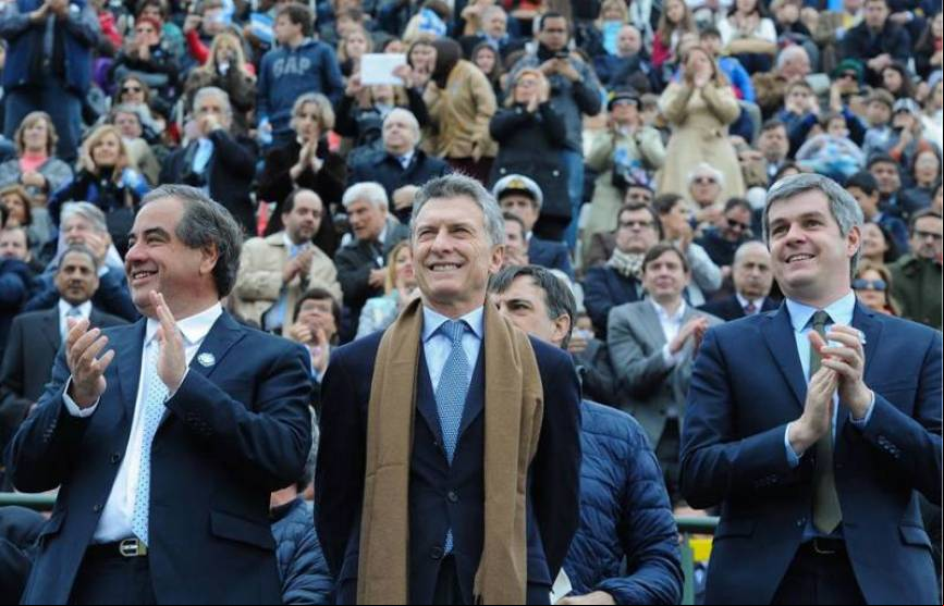 El Presidente Mauricio Macri el Mindef Julio Martinez y el Jefe de Gabinete Marcos Pe
