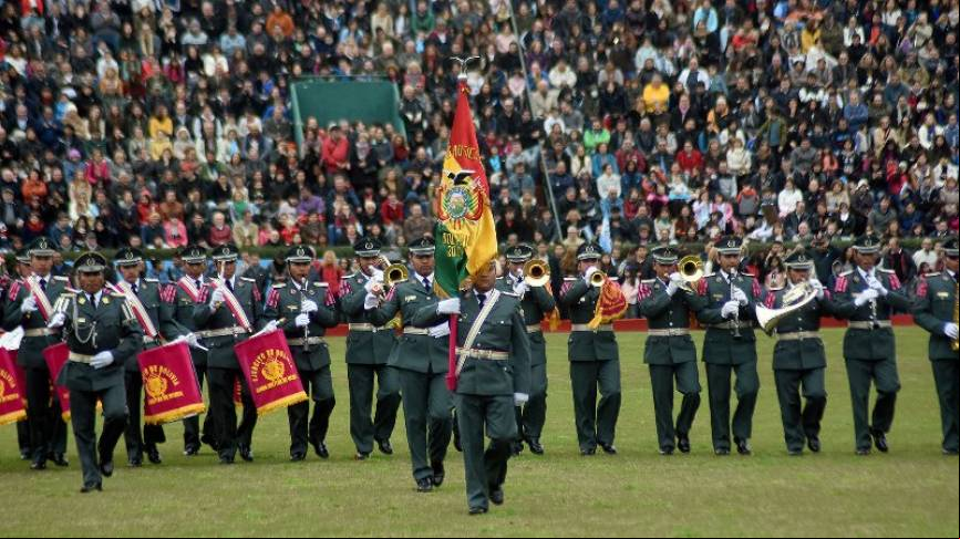 La banda boliviana tambien fue muy aplaudida, IGWAITH/ZONA MILITAR