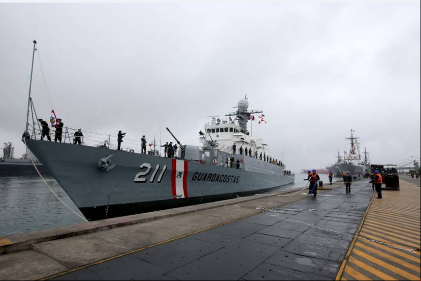 Patrullera Maritima BAP Ferre (PM-211) acoderado en la Base Naval del Callao. (Alejo Marchessini, copyright defensa.com)