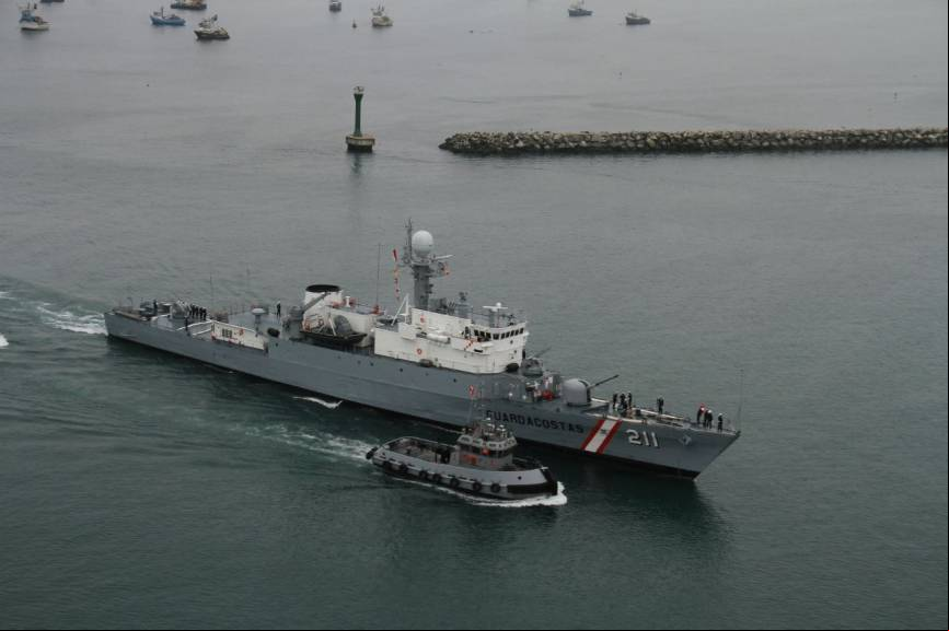 Patrullera Maritima BAP Ferre (PM-211) ingresando a la Base Naval del Callao. (Alejo Marchessini, copyright defensa.com)
