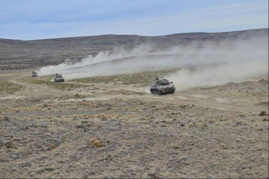 VCA transitando por la estepa patagonica la cual pone a prueba a equipos y personal