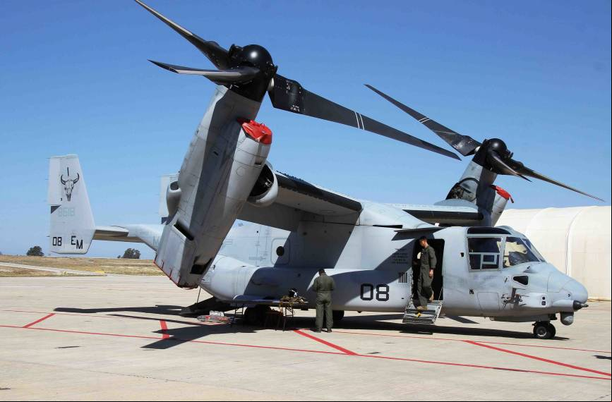 Los Marines de los Estados Unidos desplazaron a Rota uno de sus Harrier y este MV-22B Osprey del VMM-261. Julio Ma