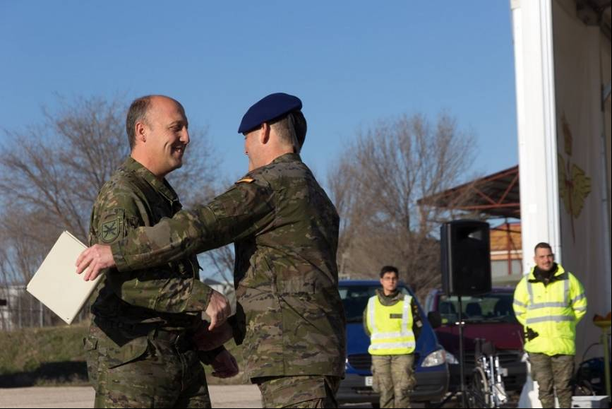 Tras completar el vuelo el teniente coronel Mu