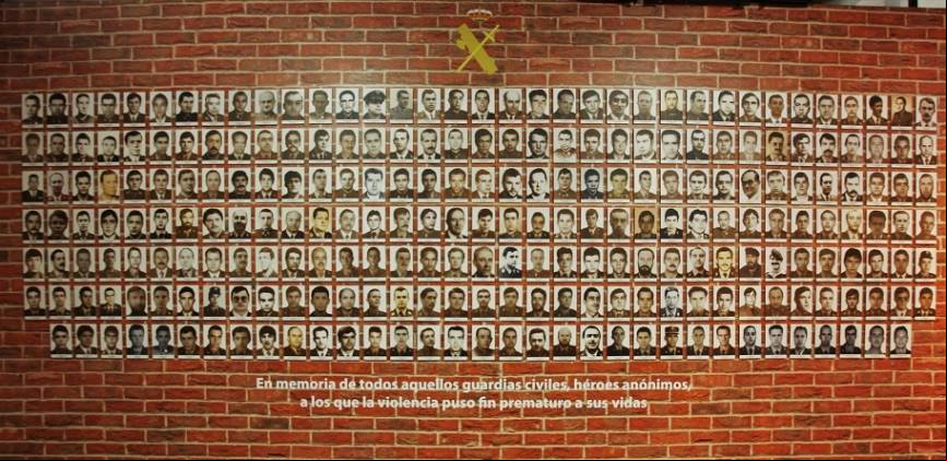 Un recuerda a los 243 agentes asesinados en actos terroristas, entre 1968 y 2010, la mayor