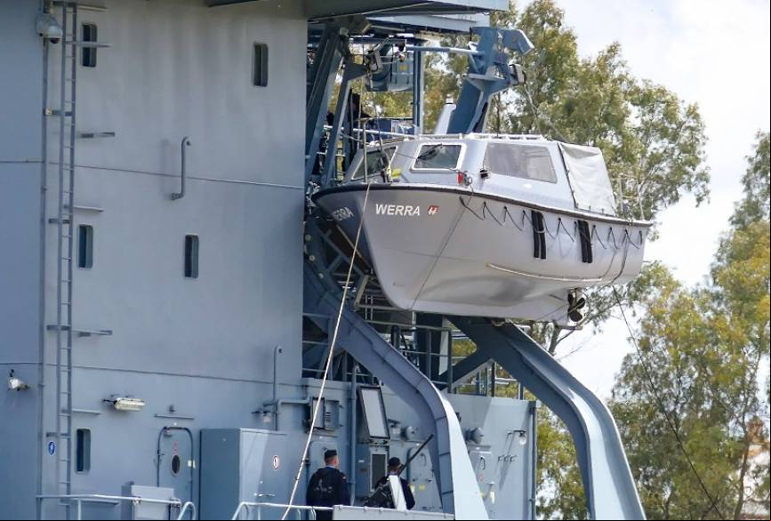5- Bote salvavidas del