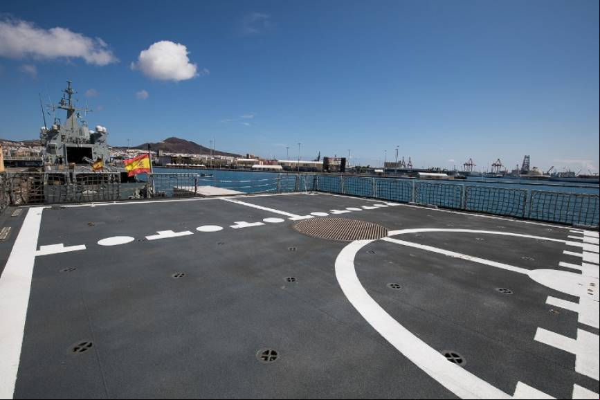La cubierta de vuelo de estos BAM es lo suficientemente grande como para operar helic