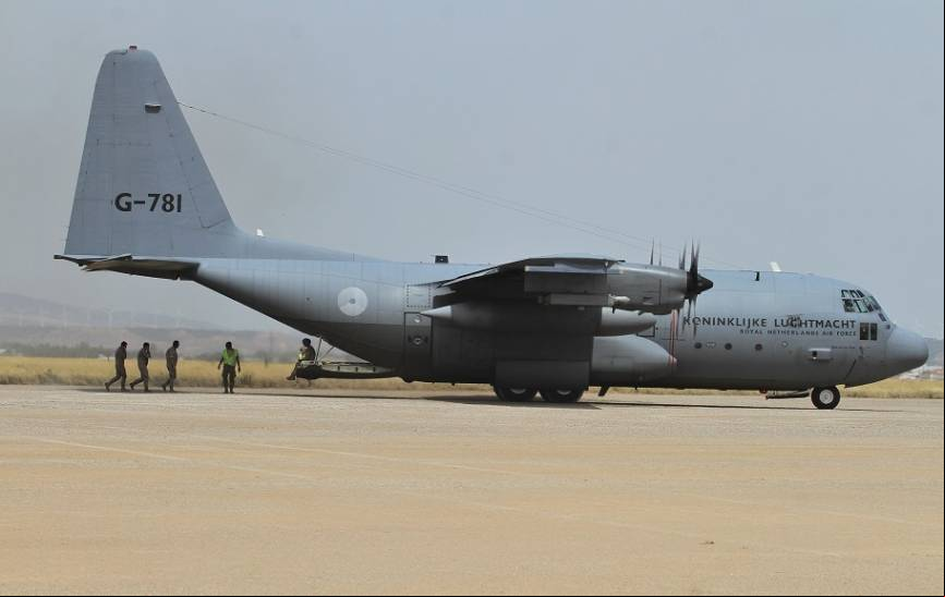 8- Uno C-130H de la Real Fuerza A