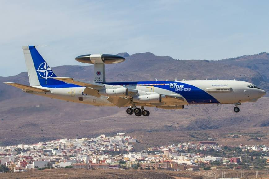 Dos AWACS de la OTAN pasaron por Gando, entre ellos este decorado para recordar el 70 aniversario de la Alianza Atl