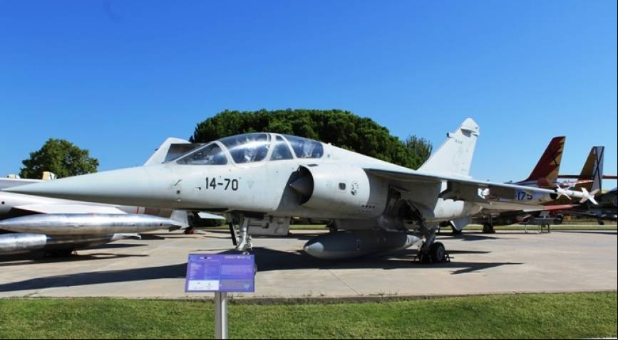 Se le considera el puente entre el F-104 y el F-18 dentro del Ej