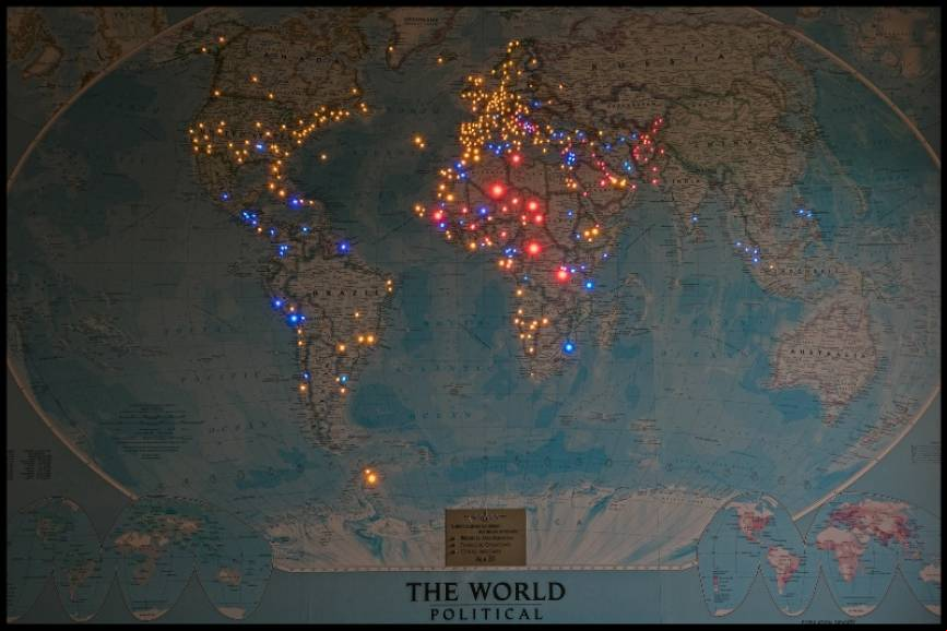 Curioso mapa en el que se indican las distintas zonas de operaciones y misiones realizadas a lo largo de los m
