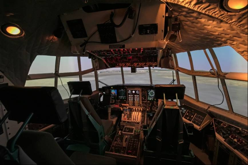Desde su entrada en servicio en FA, el C130 HERCULES ha sufrido ya varias remodernizaciones en su avi
