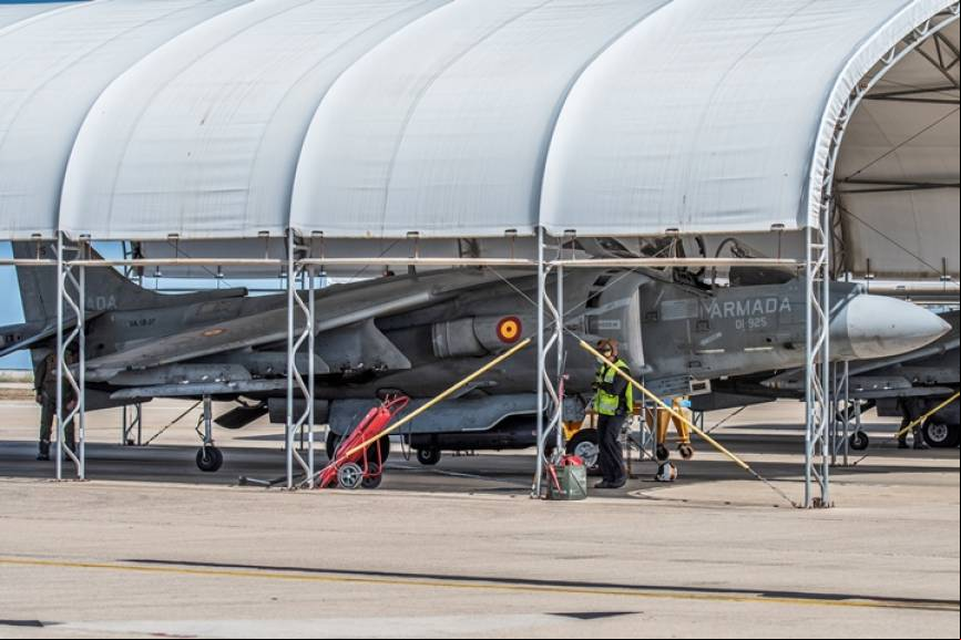 El AV-8B Harrier II Plus est