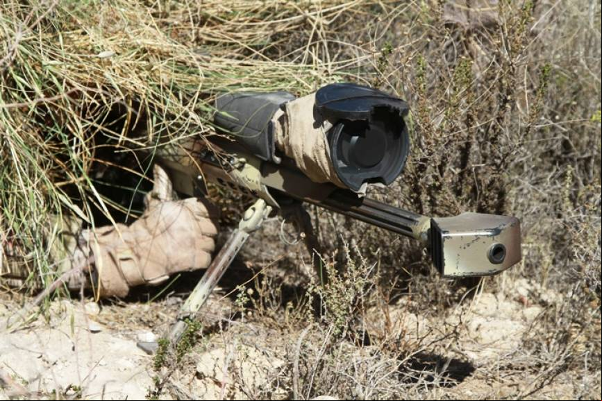 Los Barrett M95SP son usados principalmente en cometidos antimaterial y son eficaces de noche, al contar con visores como el AN/PVS-27, que se sit