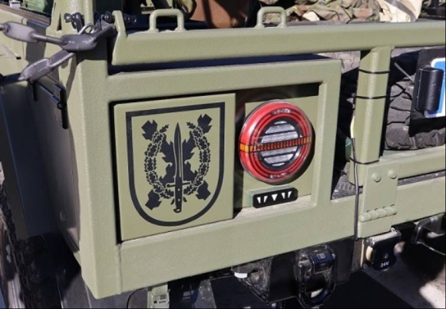 Son utilizados por el MOE, cuya insignia portan discretamente en la parte trasera.