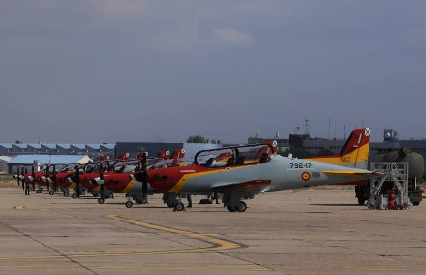 Desde la AGA llegaron a Getafe nueve entrenadores Pilatus PC-21. (Julio Ma