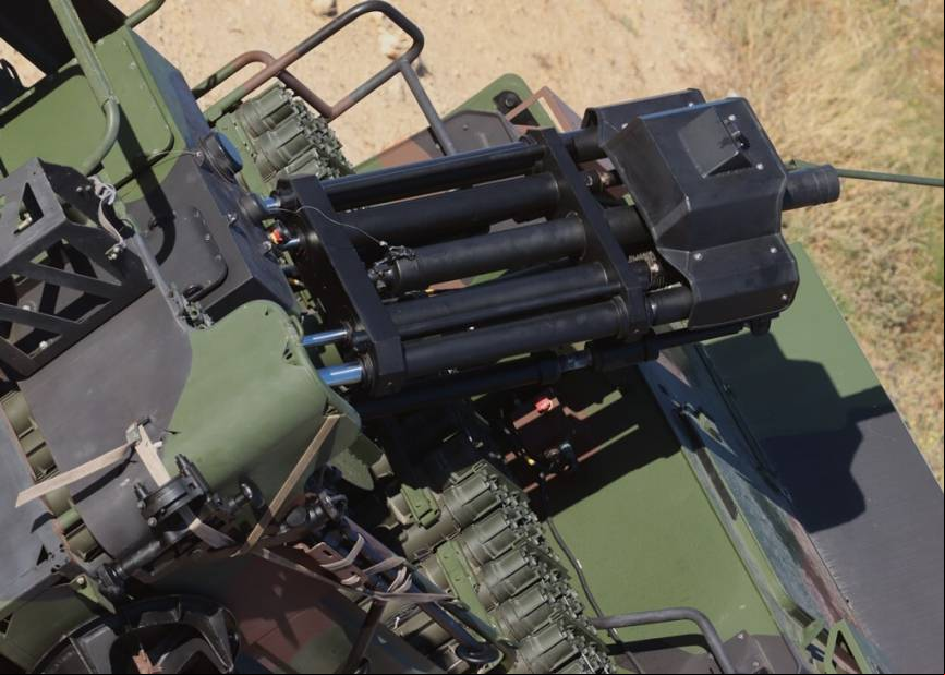 Detalle del mortero de 81 mm, que monta el sistema EIMOS, y el sistema de retroceso hidr