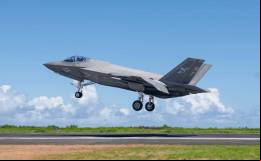 F-35C a punto de tomar en el aer