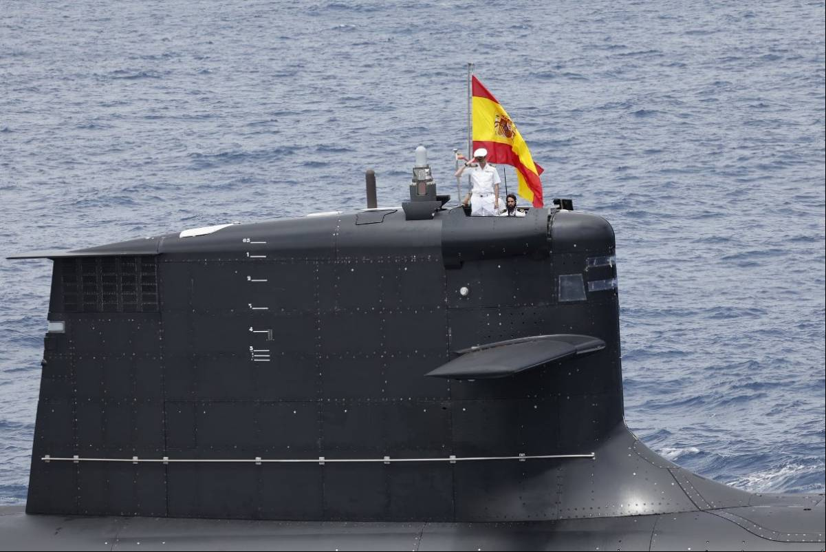 Otra imagen de la vela del S-81, su Comandante, el capit Otra imagen de la vela del S-81, su Comandante, el capit