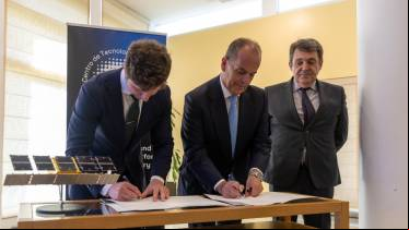 Firma del acuerdo entre ICEYE y la Fuerza A